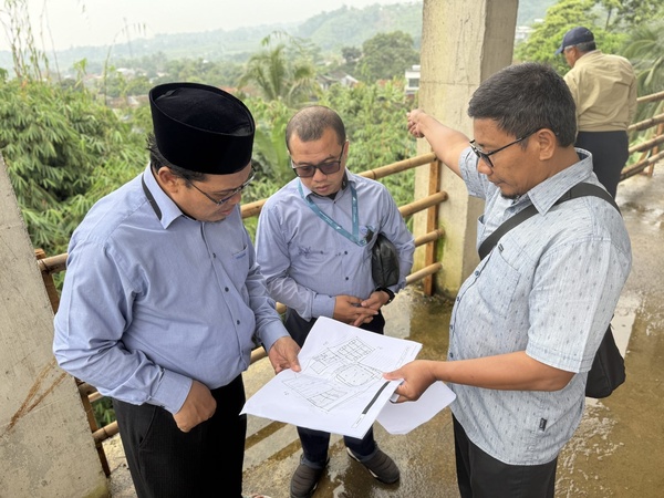 Tim Wakaf Al Azhar meninjau gambar kerja di lokasi