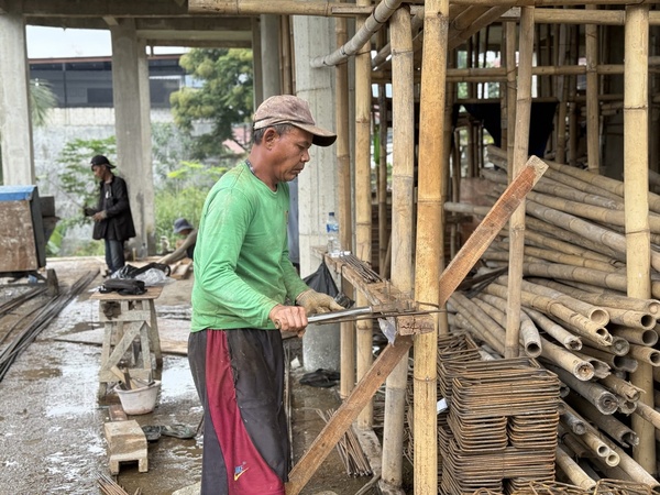 Pengerjaan struktur bagian dalam bangunan