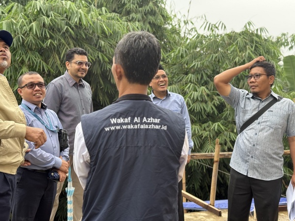 Tim Wakaf Al Azhar di lokasi pembangunan